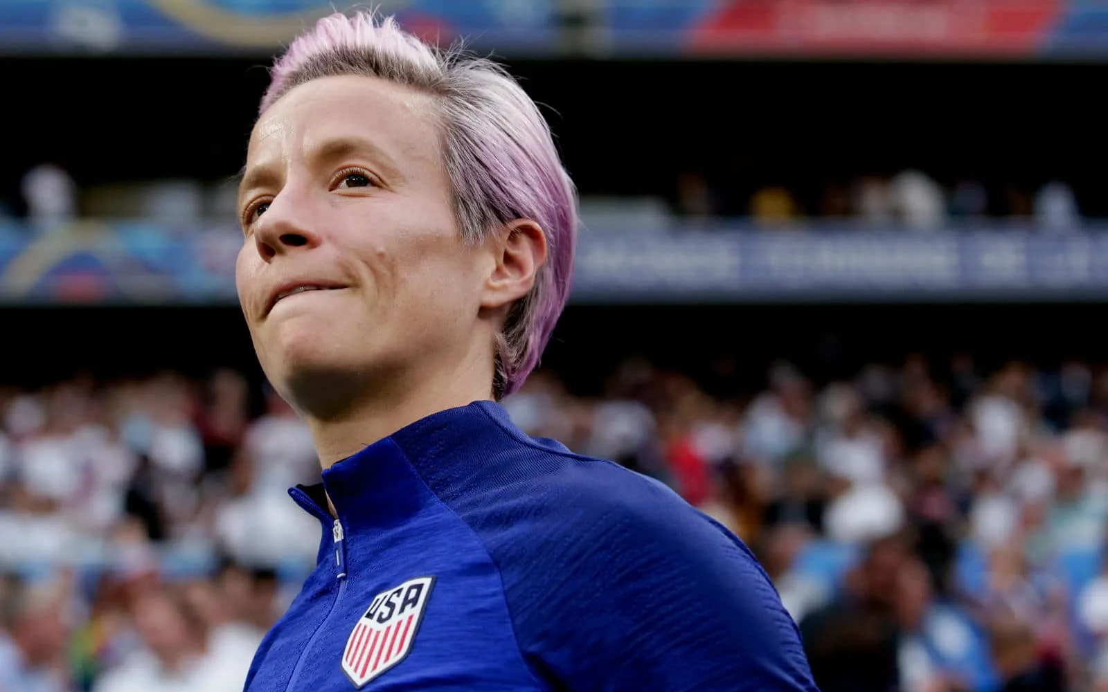 Megan Rapinoe: &ldquo;Jogadores que n&atilde;o se indignam com o racismo s&atilde;o parte do problema&rdquo;