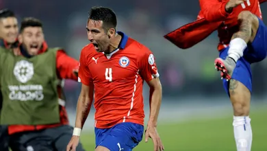 Em uma batalha de nervos, o Chile colocou os seus m&eacute;ritos acima da arbitragem