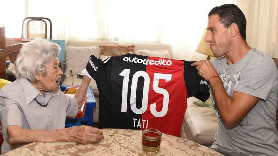 Maxi Rodr&iacute;guez fez a alegria de uma torcedora do Newell&rsquo;s em seu anivers&aacute;rio de 105 anos