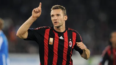Shevchenko: &lsquo;Ele est&aacute; no caminho certo, mas n&atilde;o lhe pe&ccedil;am para ser Ibrahimovic&rsquo;