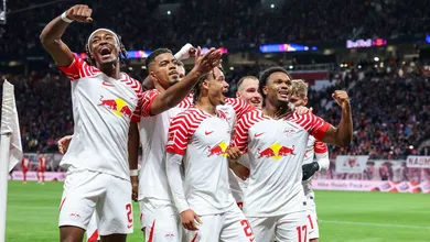 Com Openda e Xavi Simons cada vez mais aclimatados, o Leipzig meteu seis no Col&ocirc;nia