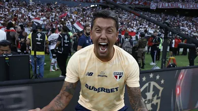 Carpini adota S&atilde;o Paulo como casa (literalmente) e j&aacute; faz hist&oacute;ria com um m&ecirc;s de clube