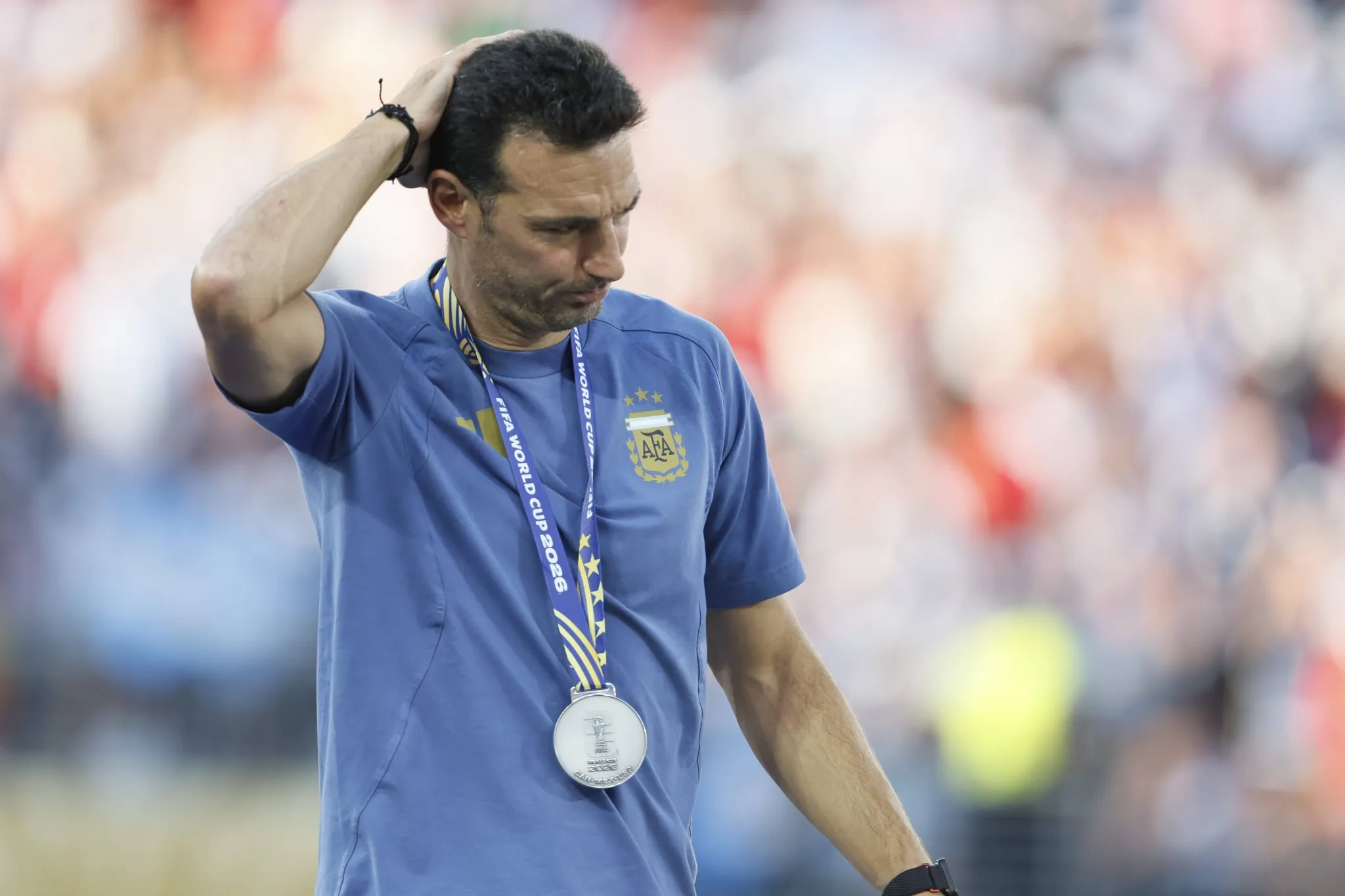 Scaloni cabisbaixo ap&oacute;s vice argentino 