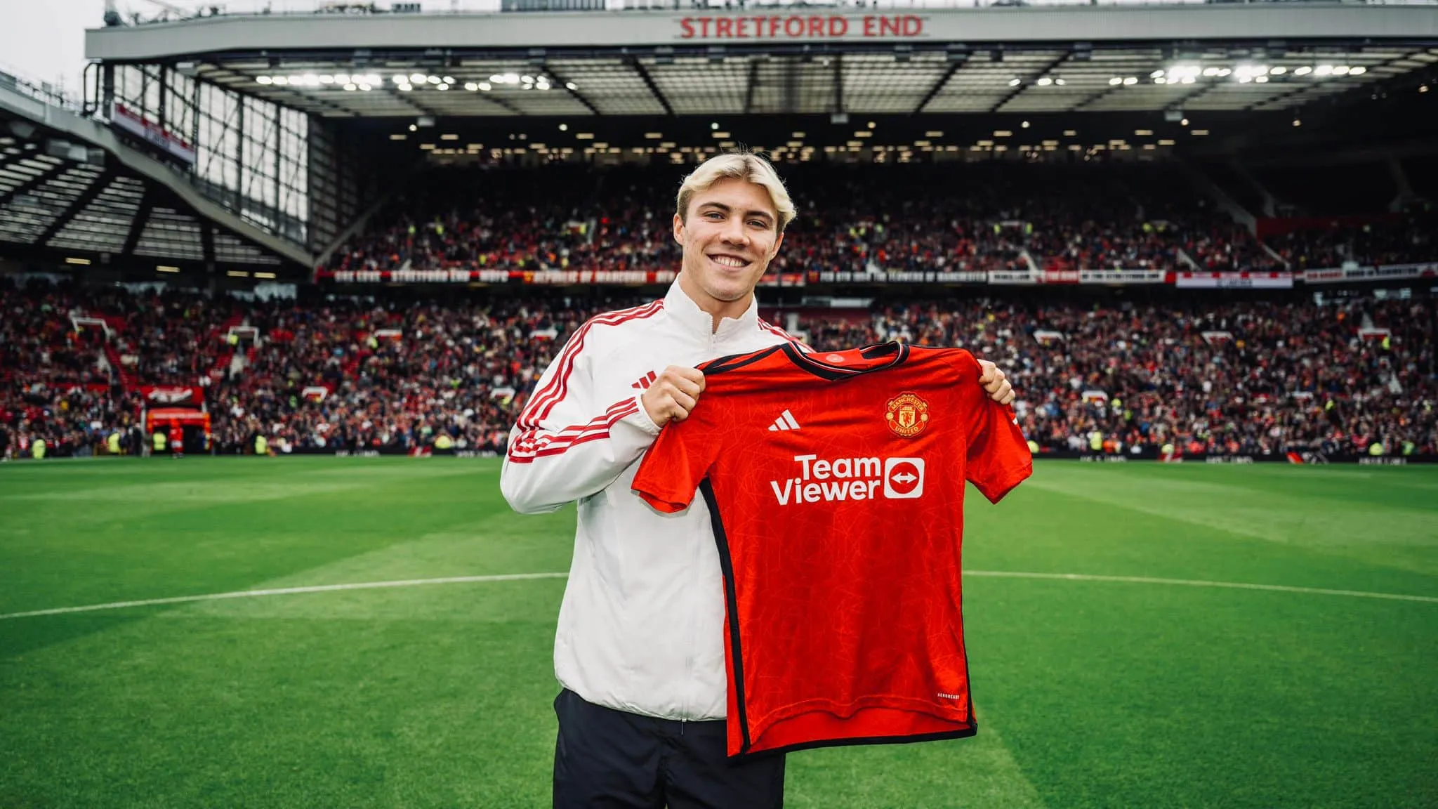 Manchester United finalmente tem um centroavante, mas o que d&aacute; para esperar de Hojlund?