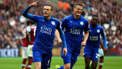 Sem Ranieri, Leicester segue voando: quatro vit&oacute;rias em quatro jogos