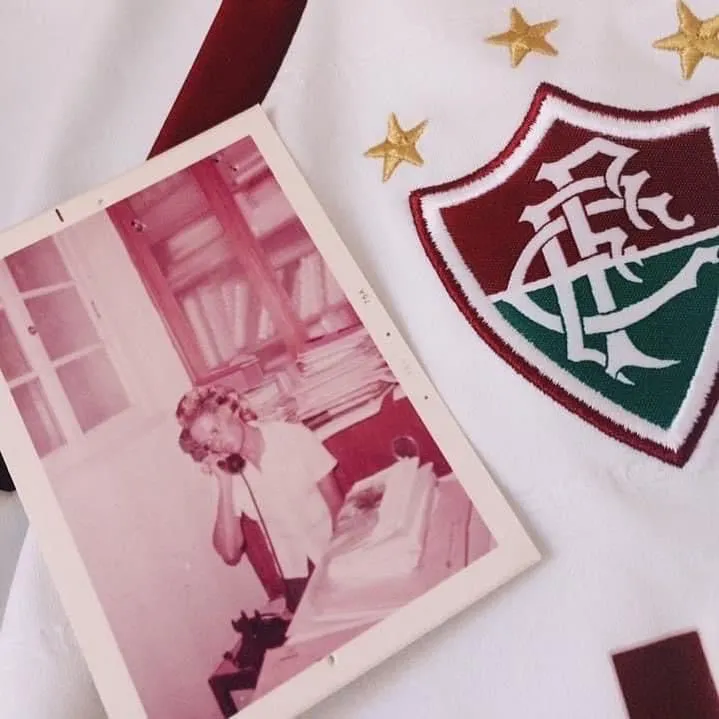 L&uacute;cia Maria n&atilde;o abandonou o Fluminense mesmo com apenas metade do pulm&atilde;o, e agora, ser&aacute; representada pela neta na final da Libertadores em 2023 - Foto: Acervo Pessoal