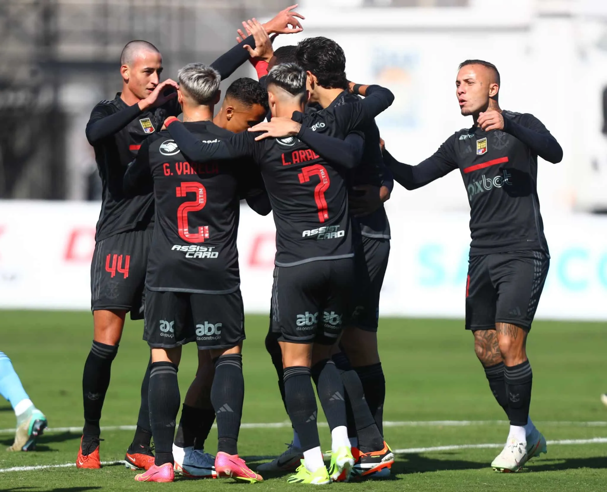 Flamengo pode (finalmente) vencer dois jogos no mesmo dia e dar presente a Tite