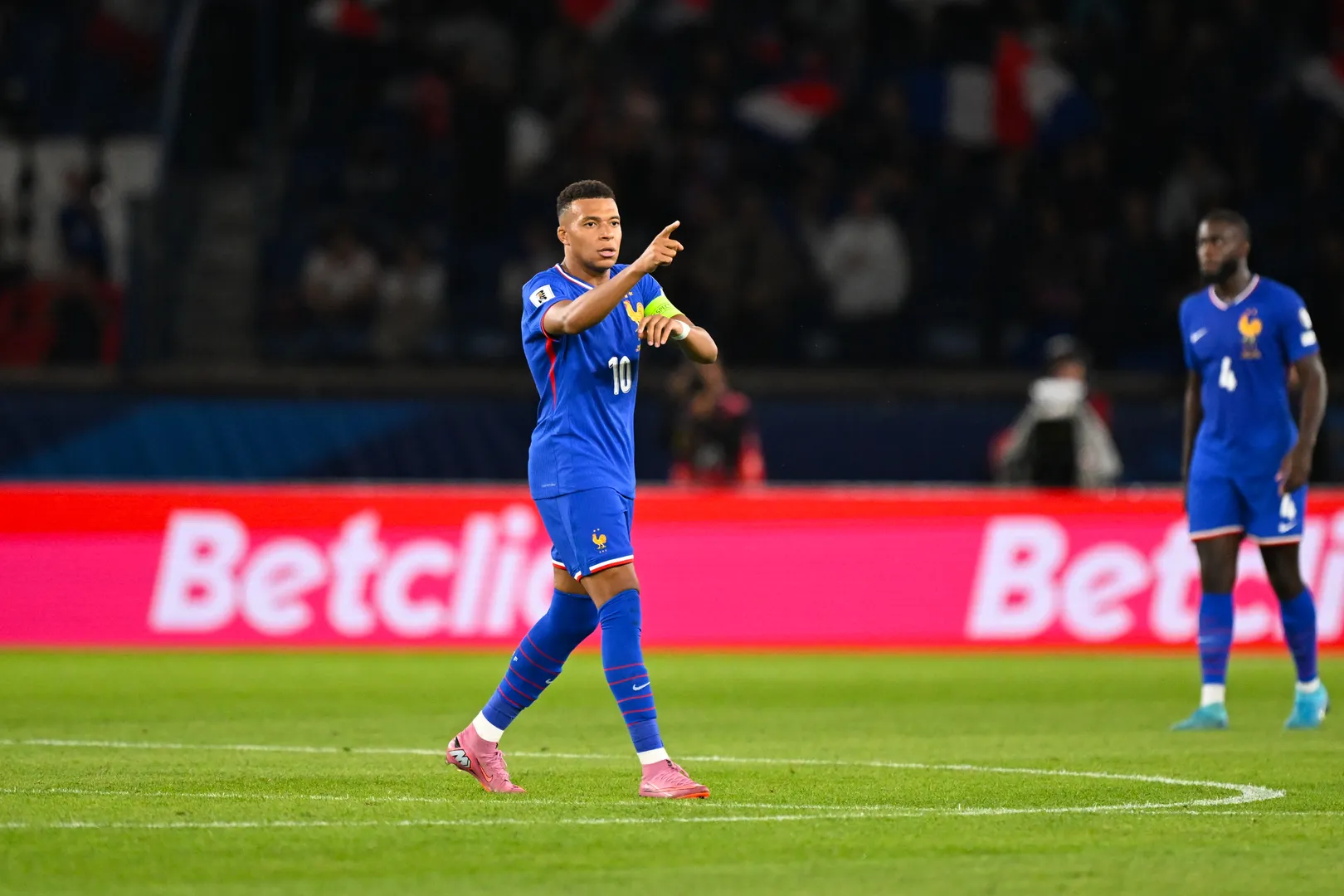 Mbapp&eacute; comemora gol da Fran&ccedil;a