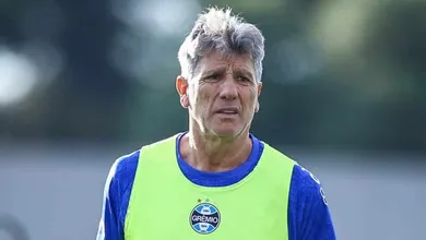 Renato pode preservar titular do Gr&ecirc;mio, e dois jogadores brigam pela vaga