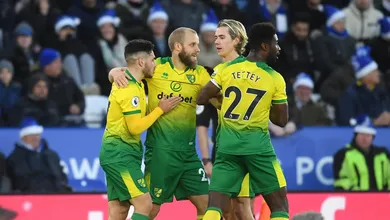 Sequ&ecirc;ncia de vit&oacute;rias do Leicester chega ao fim, e Liverpool viaja ao Catar com 10 pontos de vantagem