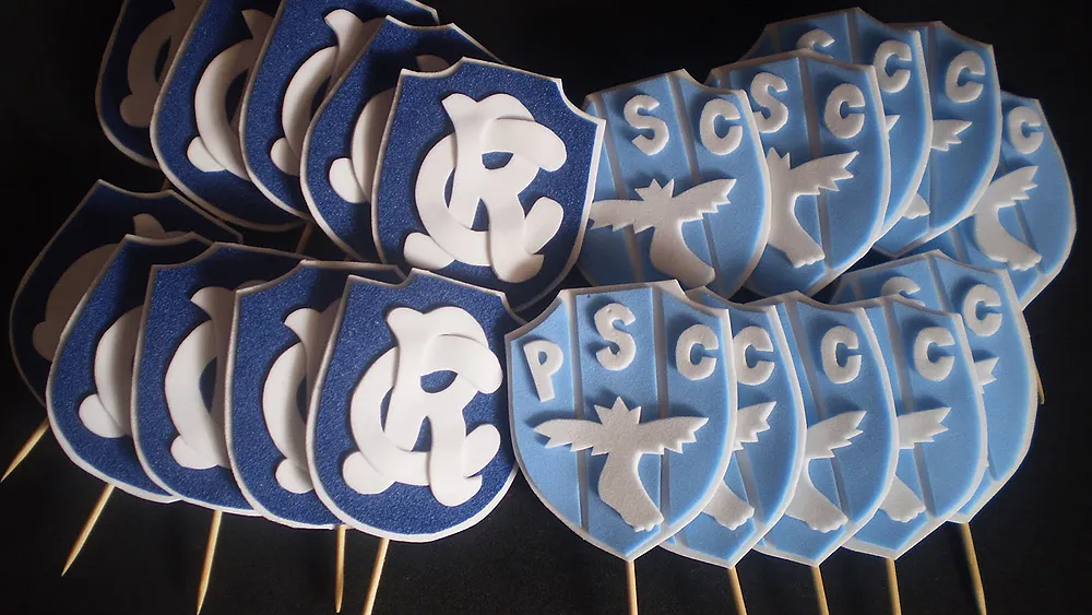 Palitos decorados com os escudos de Remo e Paysandu (Divulga&ccedil;&atilde;o Tatibitati Brindes)