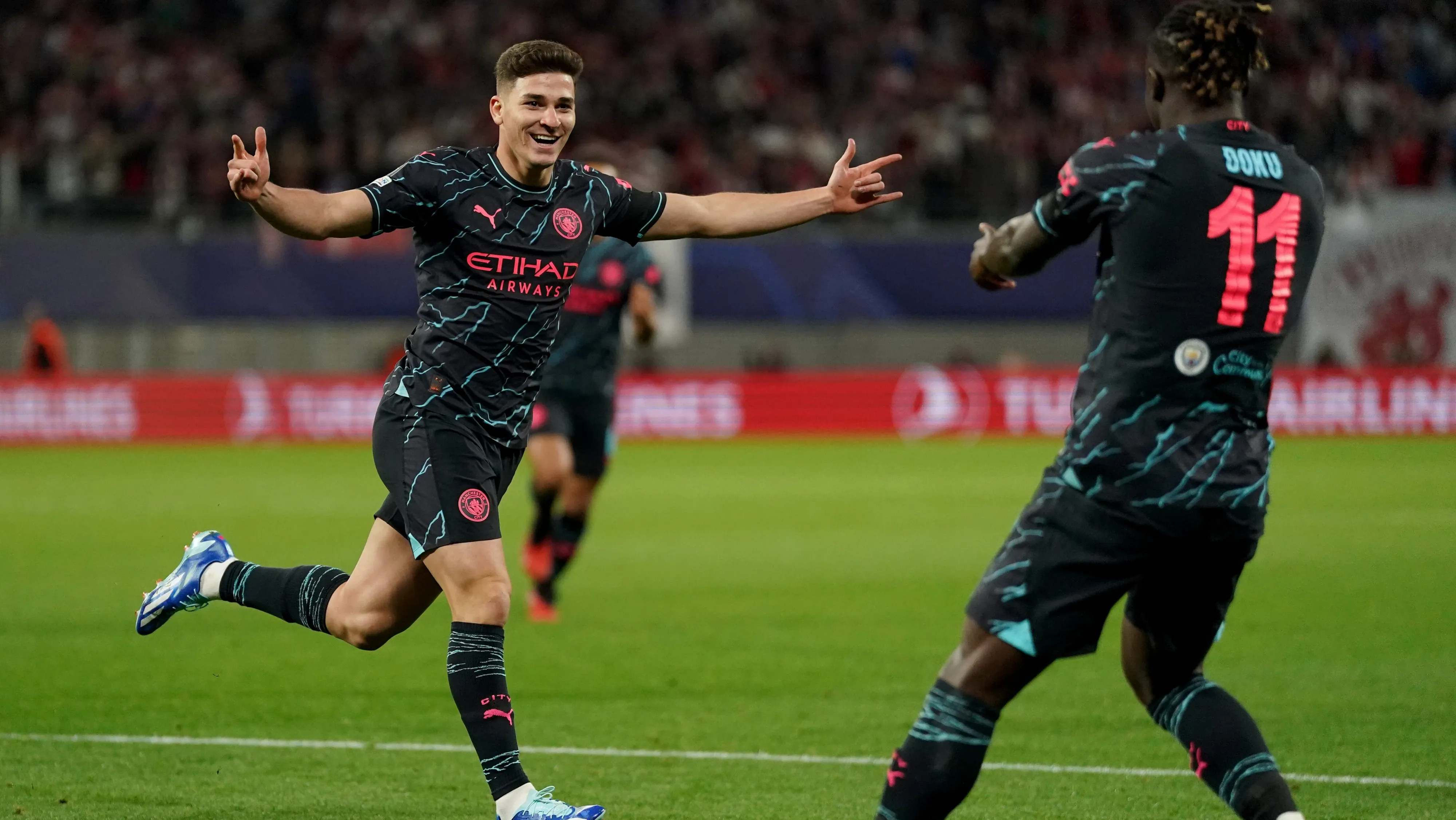 &Aacute;lvarez resolve contra o Leipzig com gola&ccedil;o e segue em uma incr&iacute;vel ascens&atilde;o no Manchester City