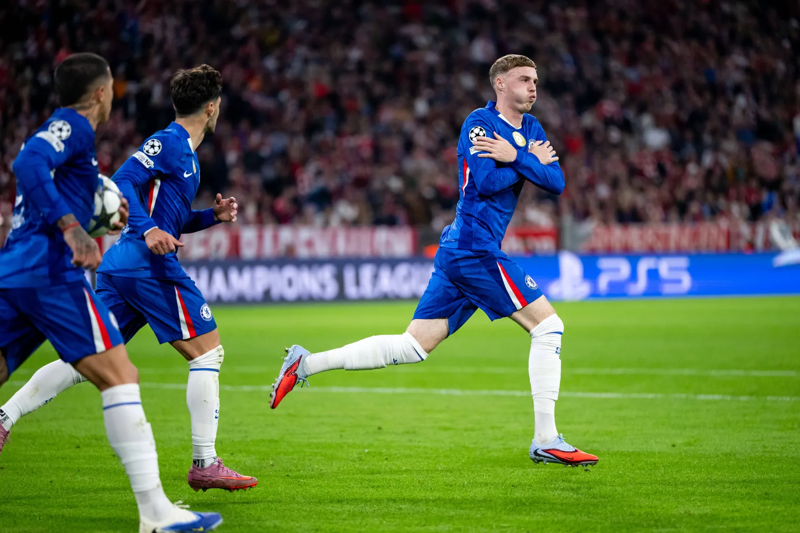 Palmer celebra ao diminuir para o Chelsea