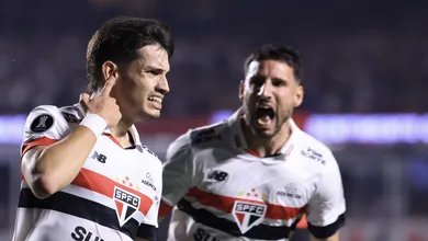 A noite em que a torcida conduziu o S&atilde;o Paulo &agrave;s quartas de final da Libertadores