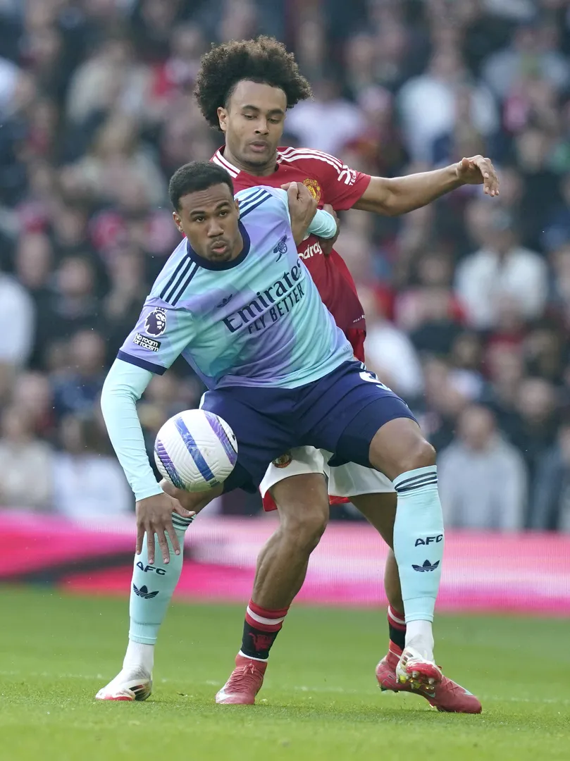 Gabriel Magalh&atilde;es se destaca em empate do Arsenal contra o Manchester United