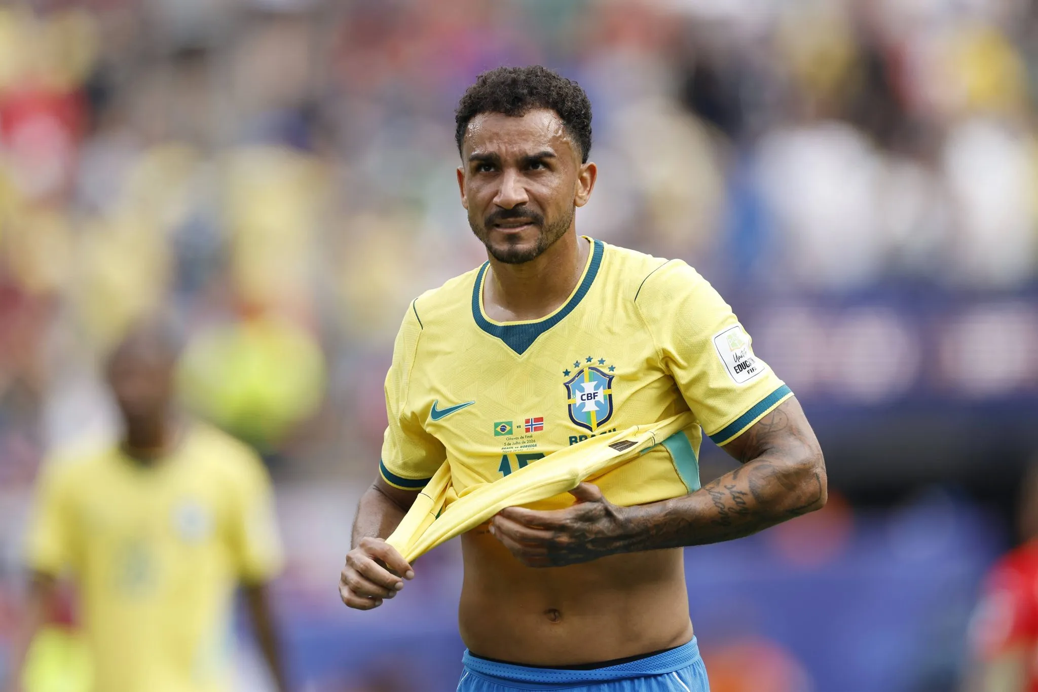 Danilo em Brasil x Noruega na Copa do Mundo