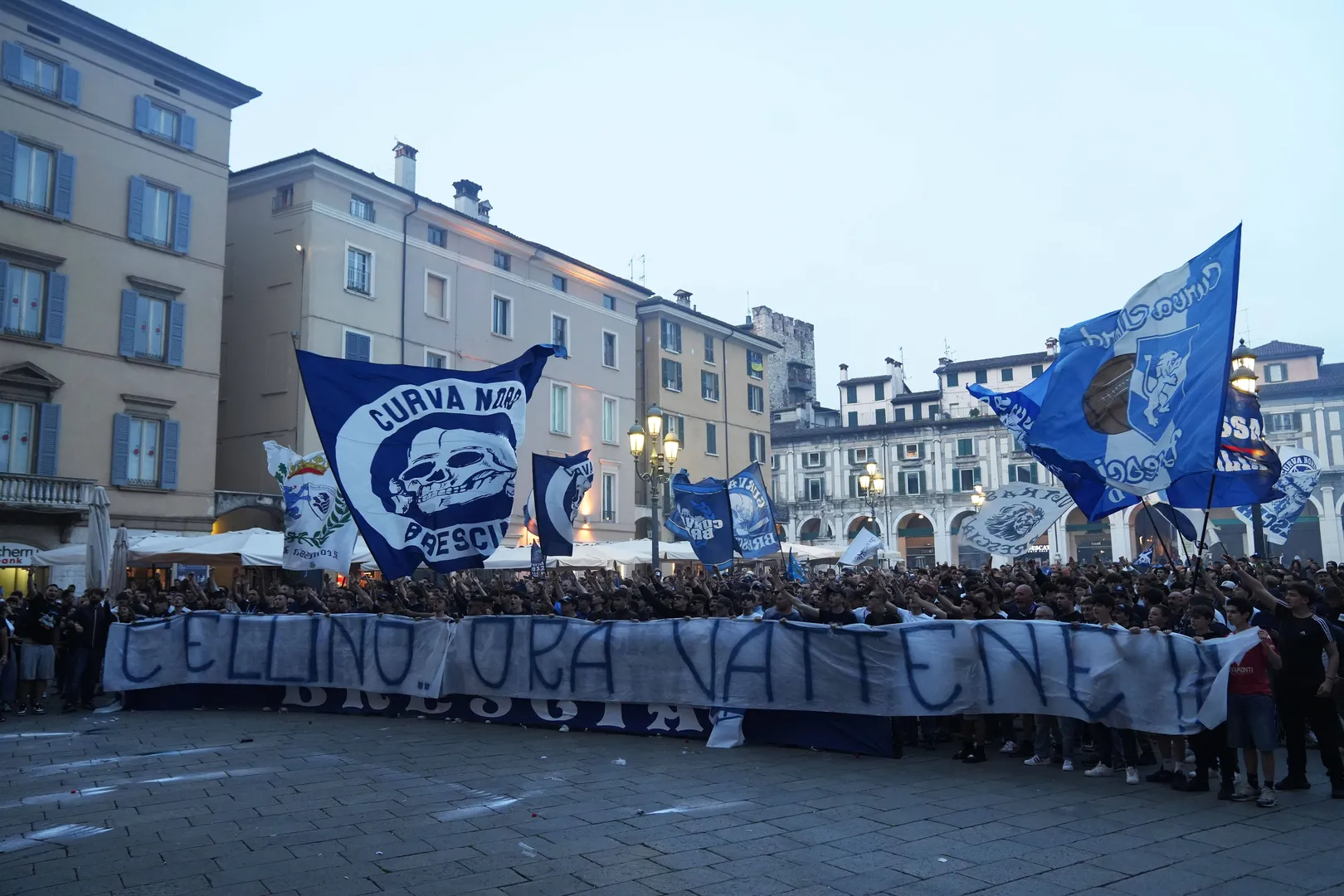 Torcedores do Brescia protestam contra Cellino Foto: (Imago)