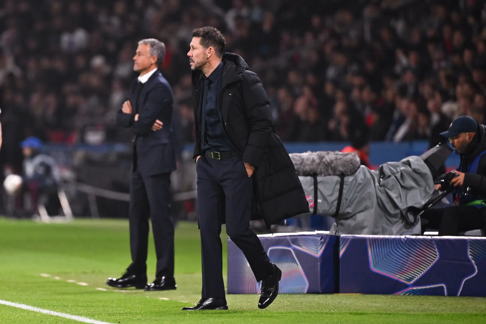 Foto: (IconSport) - Simeone superou Luis Enrique no confronto direto da Champions