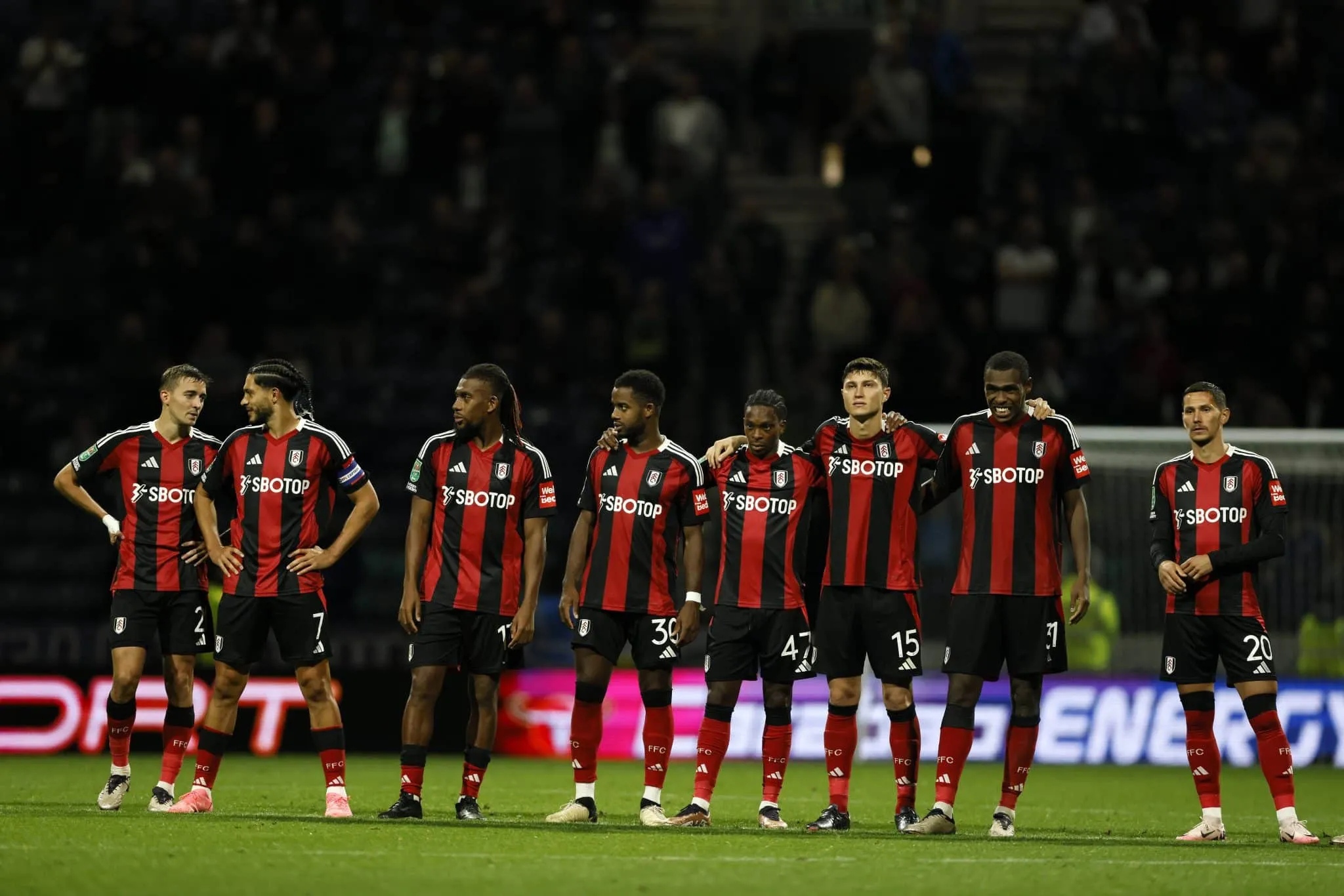 Fulham mira na m&iacute;stica do Flamengo, mas acaba eliminado em disputa com 33 p&ecirc;naltis