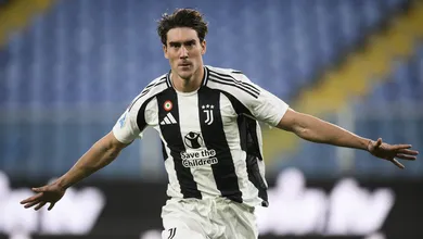 Vlahovic enfim desencanta na Juventus e salva Thiago Motta na Serie A