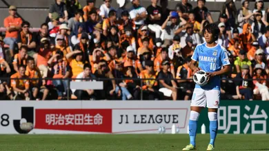 Yokohama FC vira o time do carisma: Shunsuke Nakamura, 41 anos, chega para jogar com Kazu, de 52