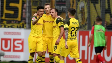 Dortmund goleia e mant&eacute;m a cabe&ccedil;a erguida, em busca daquilo que ainda pode acontecer na Bundesliga
