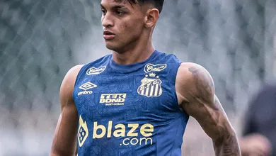 Ap&oacute;s pol&ecirc;mica e multa no Santos, Patati tamb&eacute;m &eacute; escanteado dos treinos