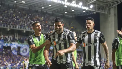 Enquanto Paulinho tenta desencantar, Hulk pode fazer do Cruzeiro sua maior v&iacute;tima pelo Atl&eacute;tico-MG