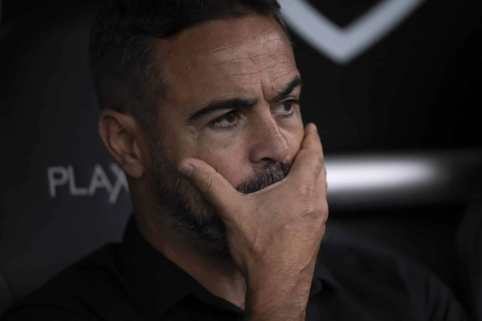 Mesmo com Botafogo pressionado, Artur Jorge defende escolhas e Textor mant&eacute;m tom provocativo