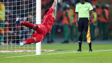 Willians tem noite m&aacute;gica, pega quatro p&ecirc;naltis e classifica a &Aacute;frica do Sul para a semifinal da Copa Africana de Na&ccedil;&otilde;es