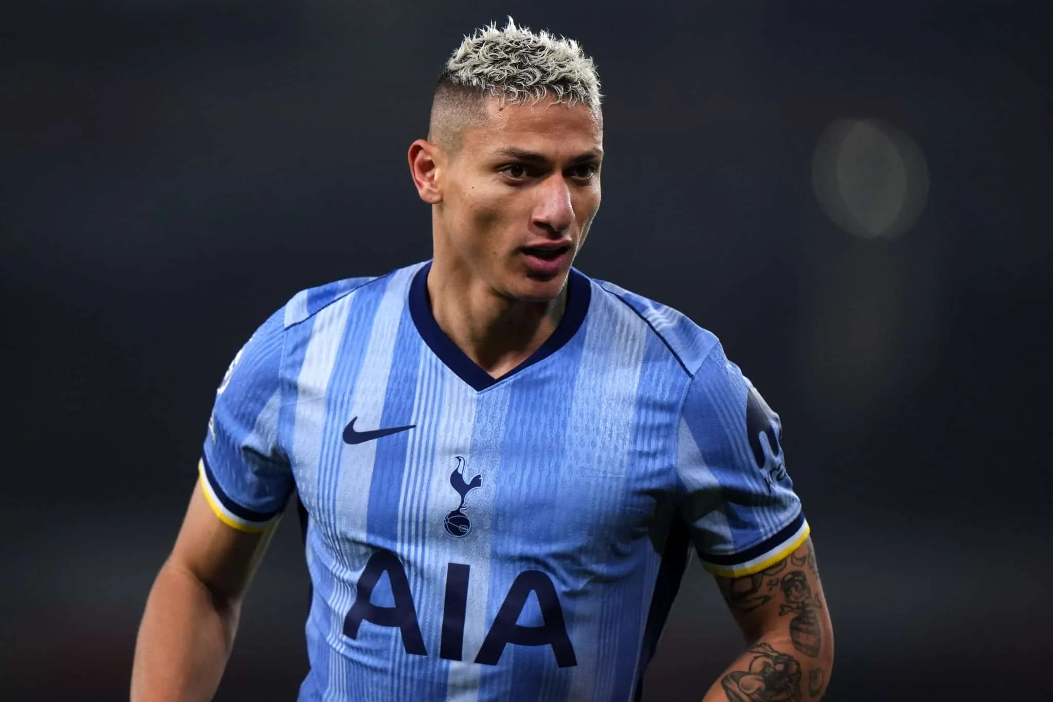 Richarlison entra em provoca&ccedil;&atilde;o e cr&iacute;tica joia do Liverpool ap&oacute;s goleada em jogo do t&iacute;tulo