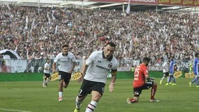 Aos 37 anos, Paredes fez tr&ecirc;s e deu ao Colo-Colo sua maior goleada no Supercl&aacute;ssico neste s&eacute;culo