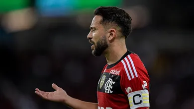 Sem pressa, Flamengo e Everton Ribeiro esbarram em problema corriqueiro por renova&ccedil;&atilde;o