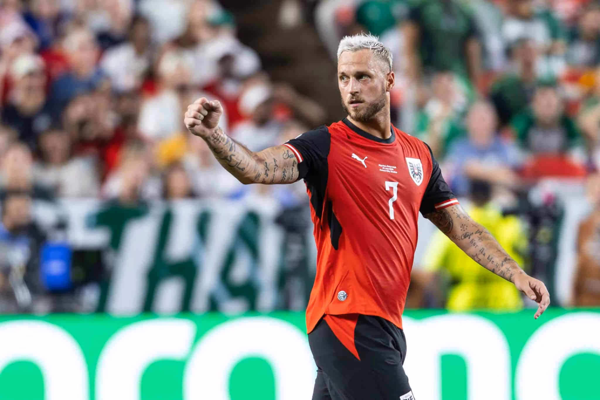 Arnautovic celebra gol pela &Aacute;ustria