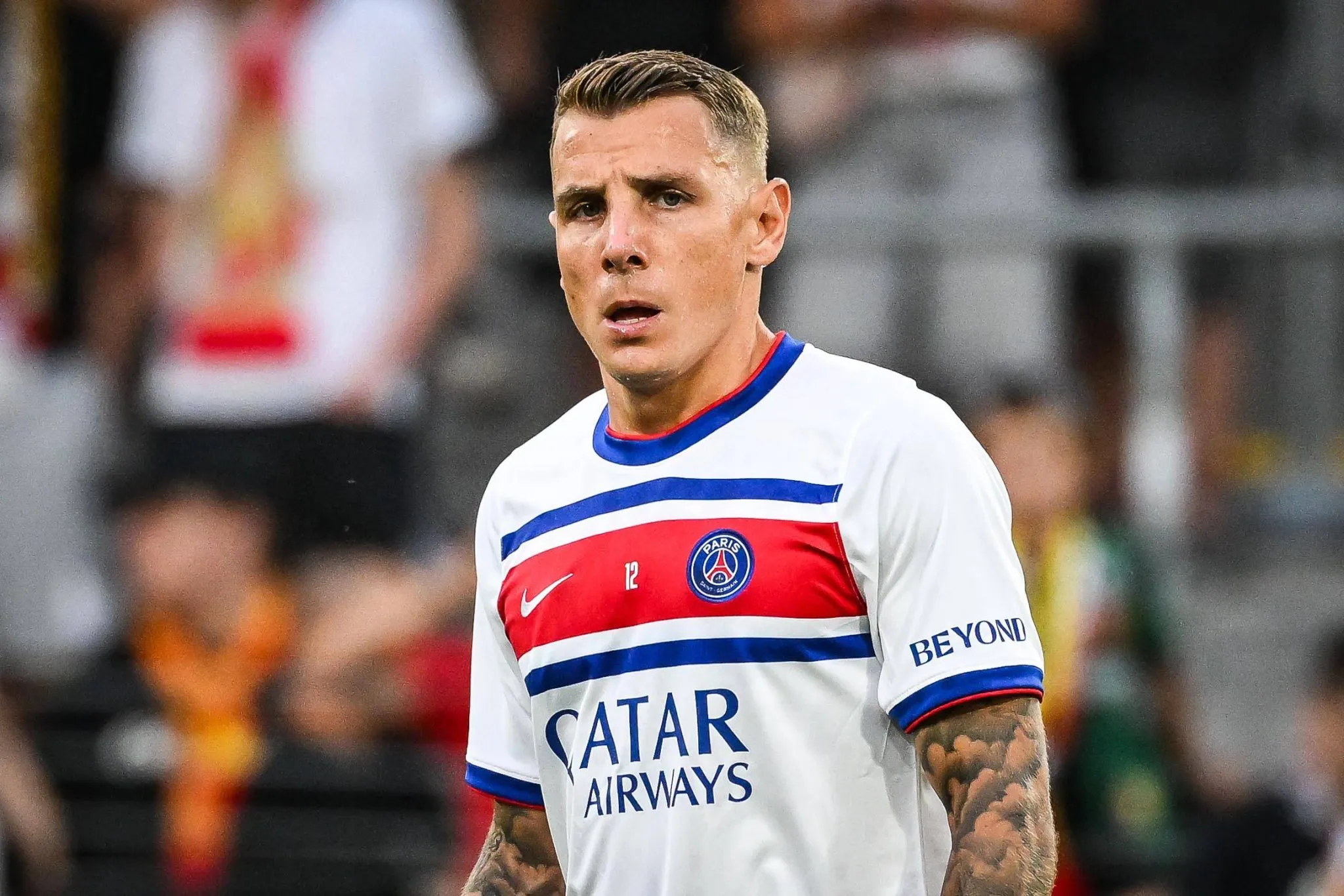 Lucas Digne em atuação pelo PSG (Foto: IMAGO / PRESSE SPORTS)