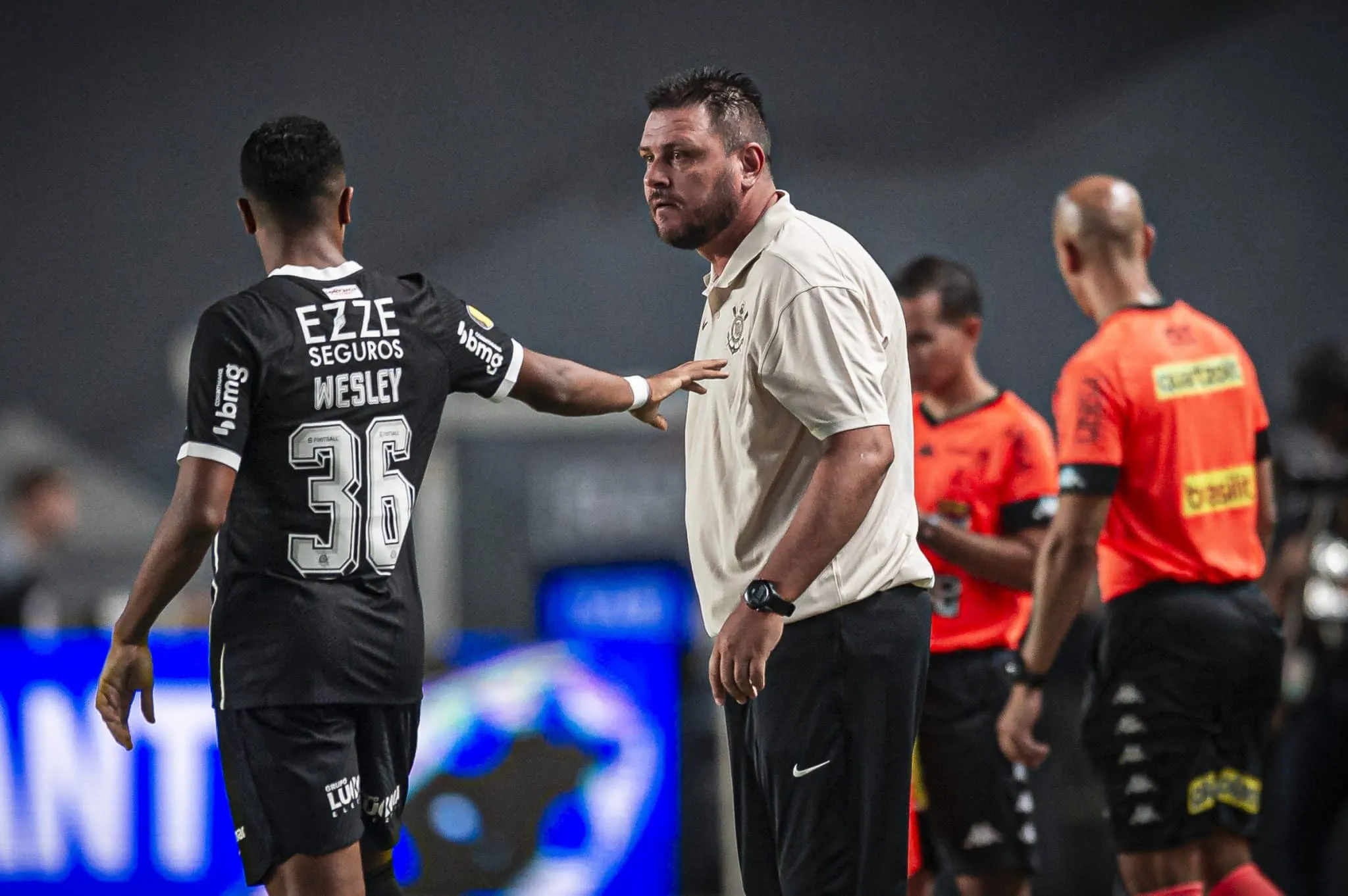 &lsquo;A realidade hoje &eacute; tirar o Corinthians do rebaixamento&rsquo;: Interino lamenta sa&iacute;da de Mano e confirma Ant&oacute;nio Oliveira