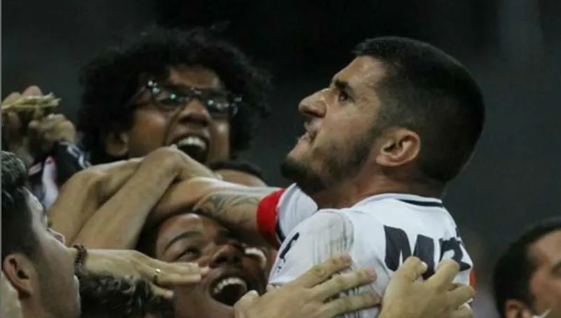 Santa contou com her&oacute;i improv&aacute;vel e eliminou o Sport no primeiro duelo internacional