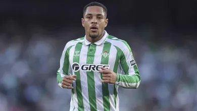 Sombra de Vitor Roque ressurge na Conference League e deixa t&eacute;cnico do Betis dividido