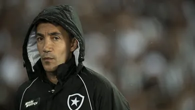 Botafogo: Lage tenta explicar Tiquinho no banco, mas atacante j&aacute; provou que n&atilde;o havia justificativa