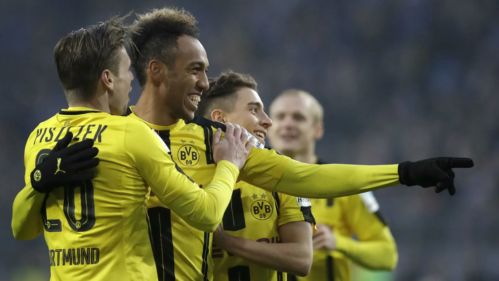 Aubameyang voltou sedento da suspens&atilde;o e fez quatro gols pela primeira vez na carreira