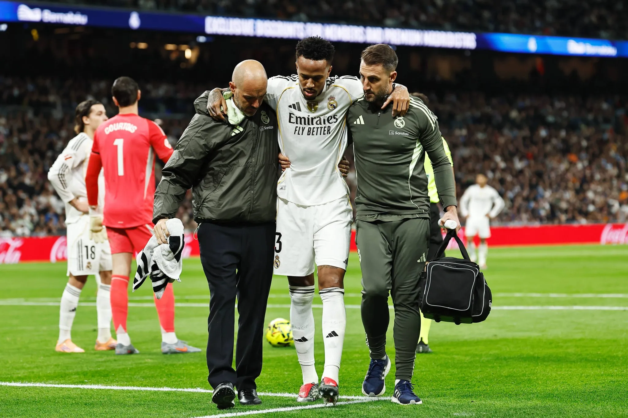 Milit&atilde;o deixa gramado do Bernab&eacute;u lesionado (Foto: AFLOSPORT/Imago)