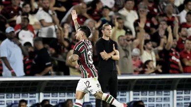 Flamengo inexplic&aacute;vel, Fluminense impec&aacute;vel: Cl&aacute;ssico carioca mant&eacute;m Brasileir&atilde;o aberto