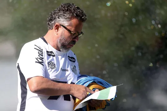 Por que a parada para o Mundial de Clubes &eacute; essencial para o Santos em 2025?