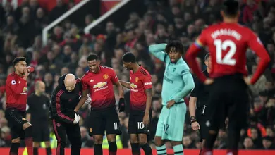 Em jogo movimentado e cheio de erros, United e Arsenal empatam por 2 a 2