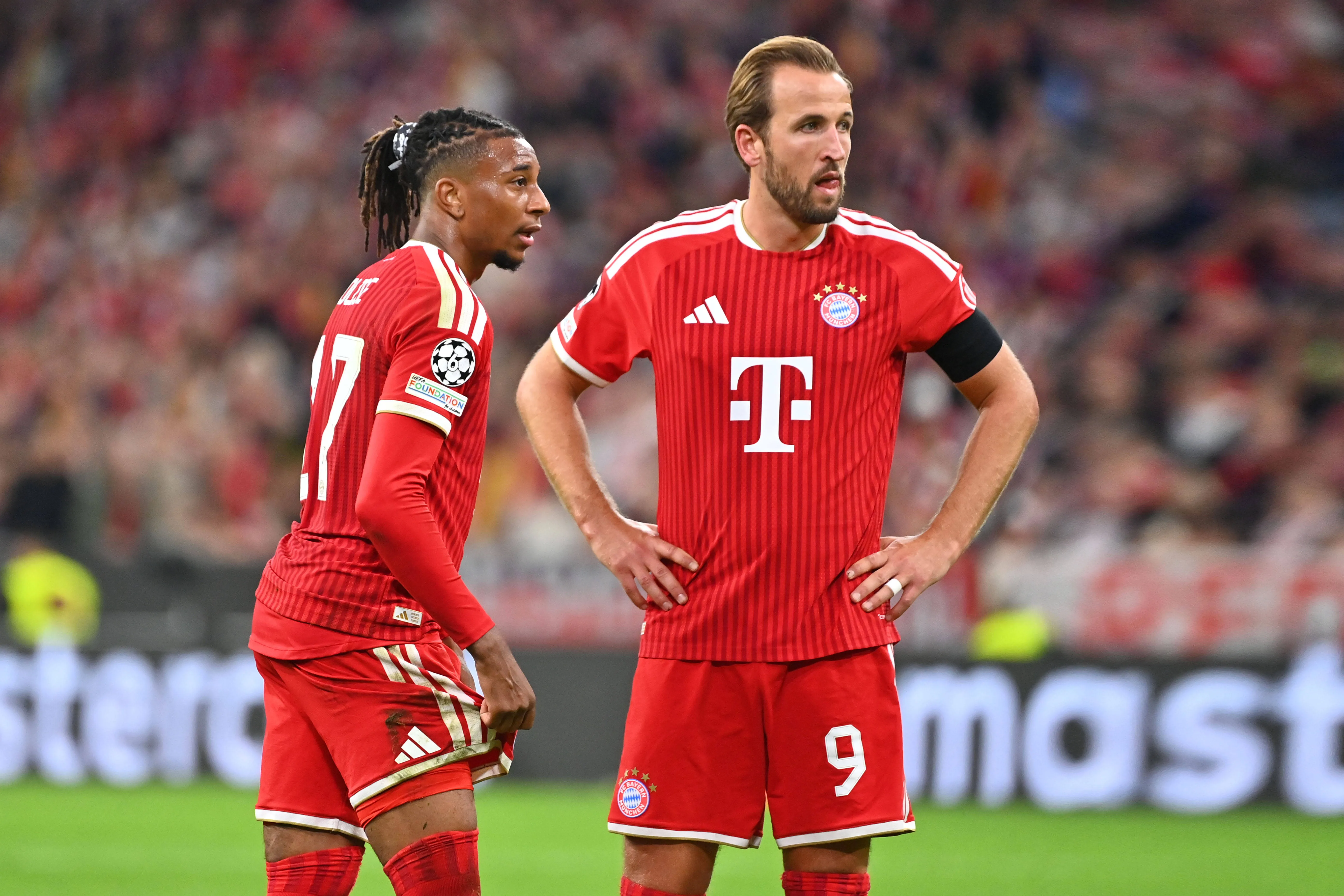 Kane e Olise em a&ccedil;&atilde;o pelo Bayern