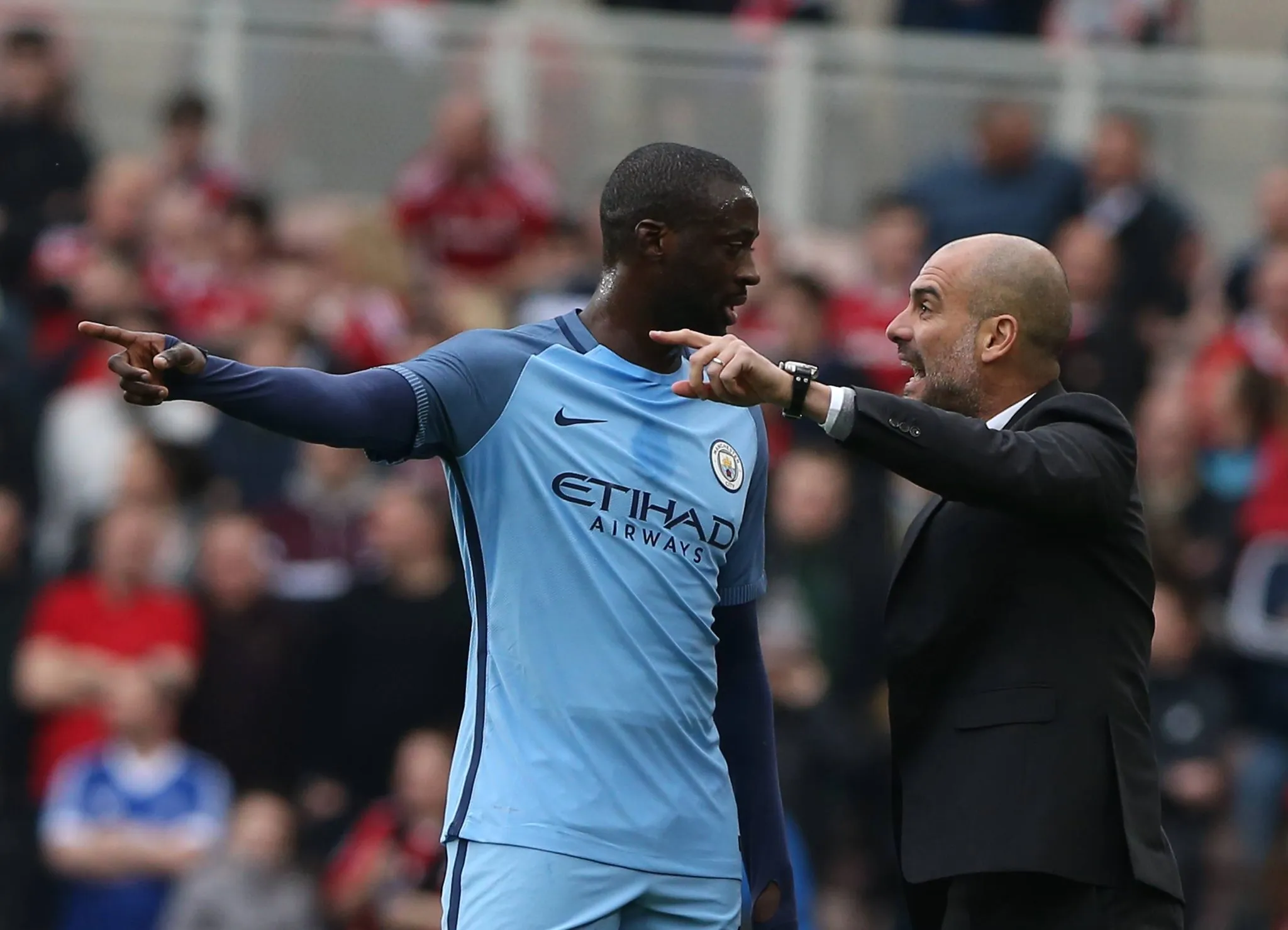 &lsquo;N&atilde;o vejo um homem, vejo uma cobra&rsquo;: Yaya Tour&eacute; reacende rixa e volta a atacar Guardiola