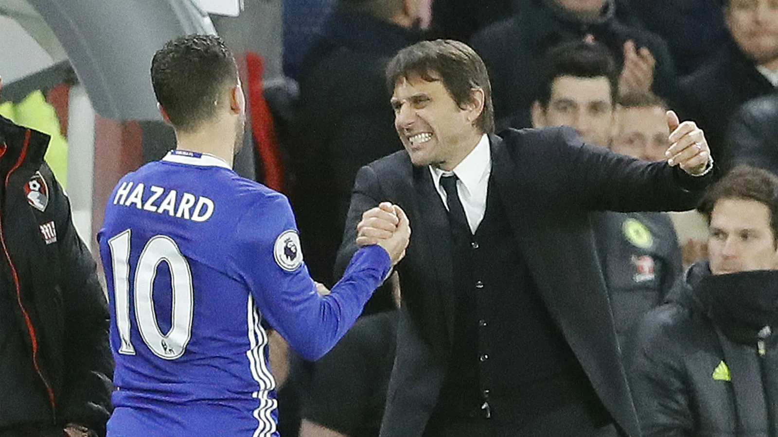 Em grande jogo de Pedro e Hazard, Chelsea firma seu novo recorde: 12 vit&oacute;rias consecutivas
