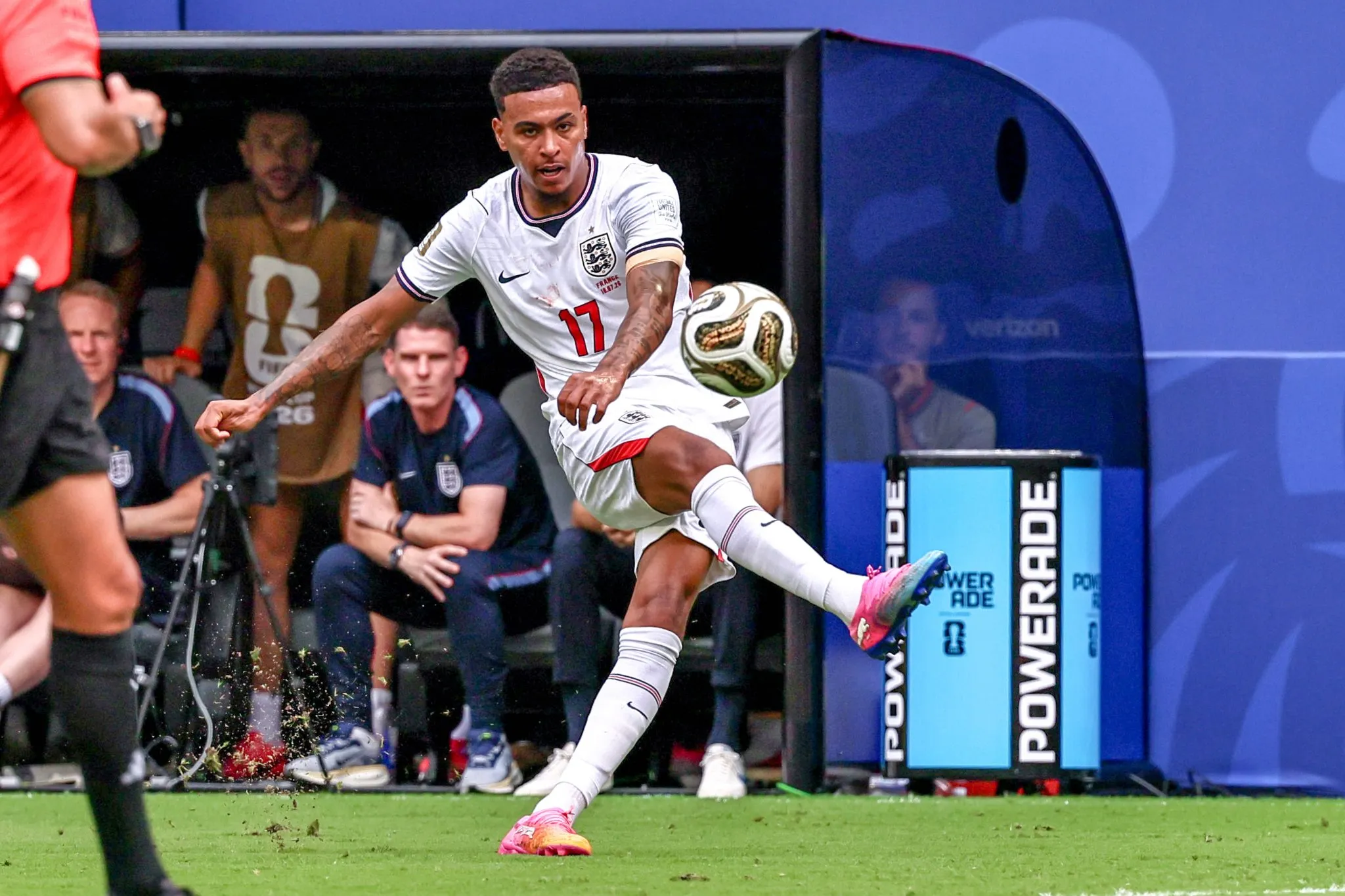 Morgan Rogers em a&ccedil;&atilde;o pela sele&ccedil;&atilde;o inglesa