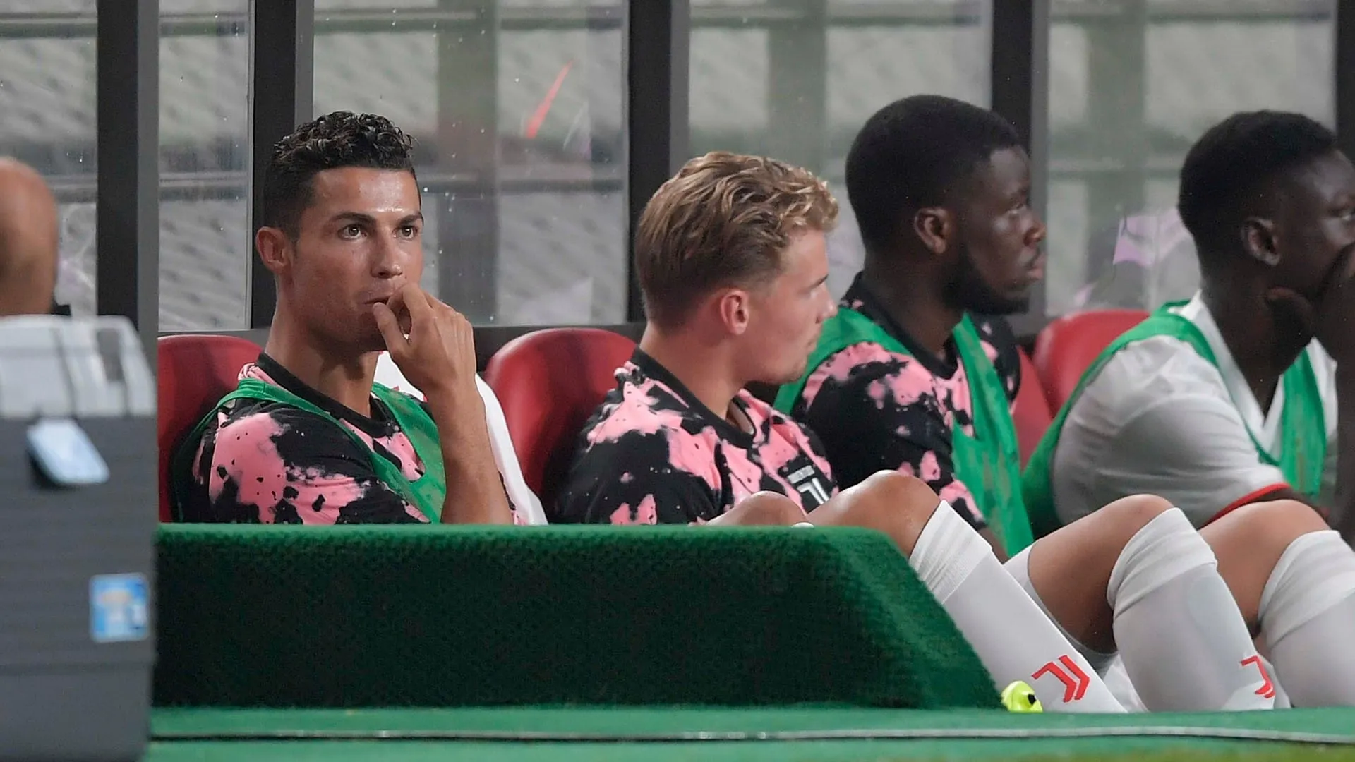 Torcedores sul-coreanos alegam &ldquo;ang&uacute;stia mental&rdquo; e processam organizadora por n&atilde;o terem visto Ronaldo jogar