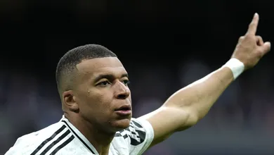 Mbapp&eacute; quebra recordes e comanda vit&oacute;ria com sustos do Real Madrid para manter sonho do t&iacute;tulo